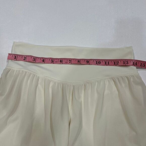 Lululemon Hotty Hot High Rise Shorts 4” White Ivory Size 8 - Picture 6 of 7